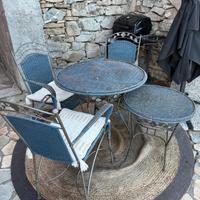 Tavolo intrecciato blu
