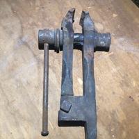 VENDUTA piccola morsa in ferro