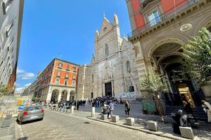 2 LOCALI A NAPOLI