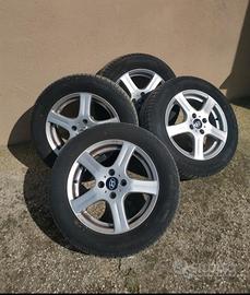 4 Cerchi lega e gomme PIRELLI 15 attacco 6jx15h2