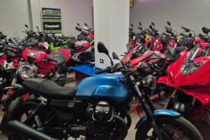 Moto Guzzi V7 IV STONE 2026 KM 2 NUOVA