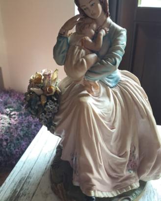 statua rara antica in porcellana donna con bambino