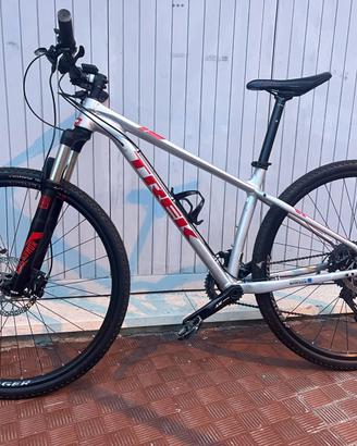 Bici mtb trek 29 xcaliber 9 front  perfetta