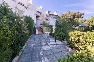 VILLA A SCHIERA A ANZIO