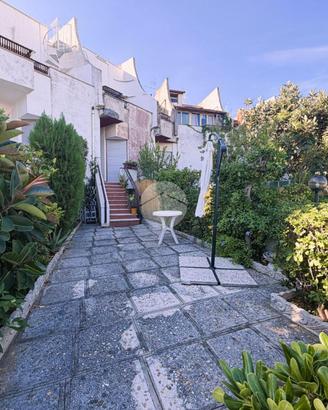 VILLA A SCHIERA A ANZIO