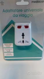 Adattatore universale da viaggio