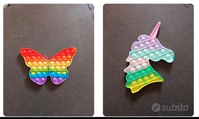 2 pop It, farfalla e unicorno 