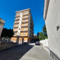 CENTRALISSIMO-5 vani e doppi acc.ri, 2 posti auto