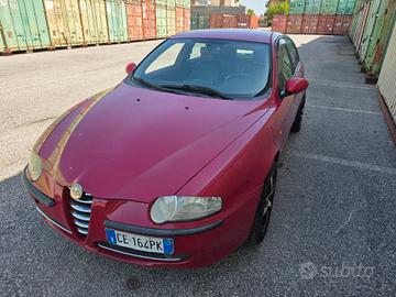 Alfa Romeo 147 1.6i 16V Twin Spark cat 5p. Distinc