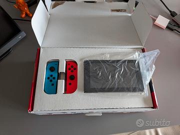 Nintendo Switch V2 COMPLETA di scatola e accessori