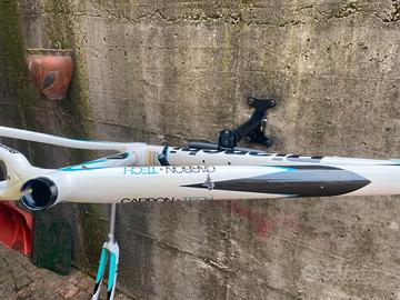 telaio bianchi in carbonio DANNEGGIATO.