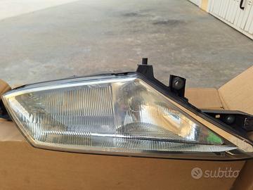 Fari anteriori destro e sinistro lancia y