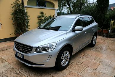 Volvo XC60 D4 Kinetic (190 CV) + pneumatici invern