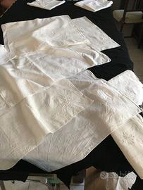 set 10 fazzoletti bianchi con iniziale M ricamata