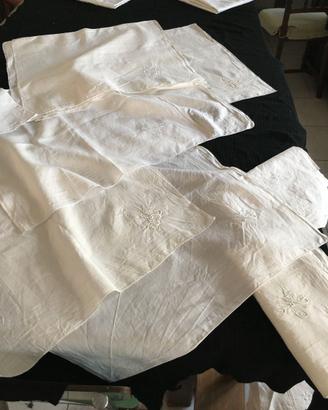 set 10 fazzoletti bianchi con iniziale M ricamata