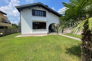 Villa di 375 m² con 5 locali e box auto doppio a D