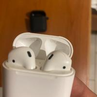 Apple AirPods (2ª gen) con custodia di ricarica