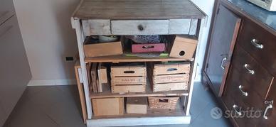 mobile pancale con ripiani e cassetto