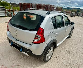 Dacia sandero 1.6 GPL Per ricambi anche intera