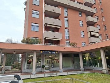 Saronno Trilocale doppi servizi , box e cantina