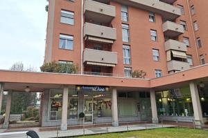 Saronno Trilocale doppi servizi , box e cantina