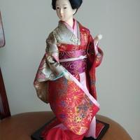 Giapponesina in abito kimono originale