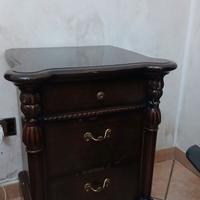 Due comodini  classici