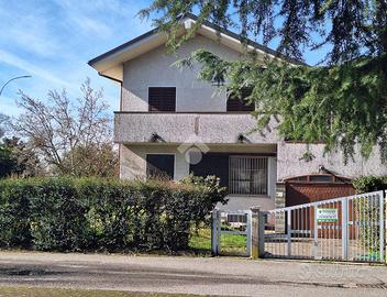 VILLA A SCHIERA D'ANGOLO A MAGENTA