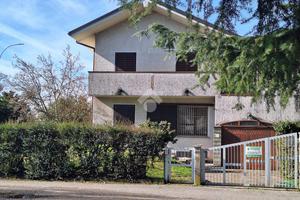 VILLA A SCHIERA D'ANGOLO A MAGENTA
