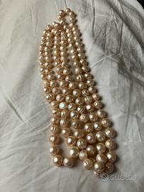 Collana di perle rosate