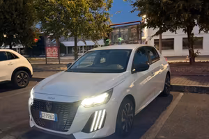 Peugeot 208 hybrid