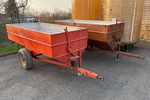 Rimorchio con uva con coclea