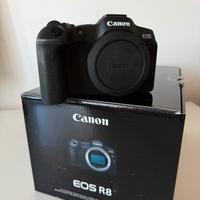 Canon R8 nuova zero scatti