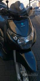 Beverly 250 con paravento e allarme