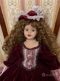 Bambola in porcellana stile antico