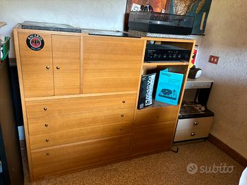 Mobile in legno per stereo e dischi