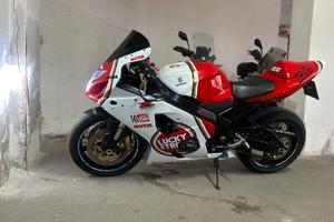 SUZUKI GSX-R 600 k4