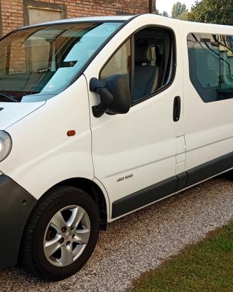 Nissan primastar gancio traino 9 posti