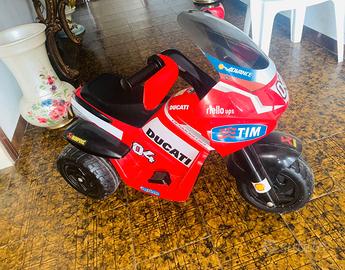 Moto elettrica peg perego DUCATI