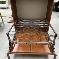 Letto singolo a scomparsa con comodino