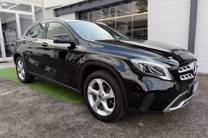 MERCEDES-BENZ GLA 200 d Automatic Premium