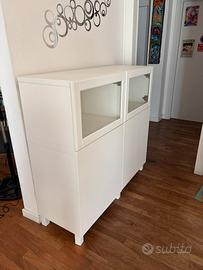 Credenza IKEA mod Besta con ante in vetro. Bianco