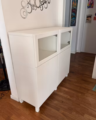 Credenza IKEA mod Besta con ante in vetro. Bianco