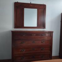 Mobile antico con specchio