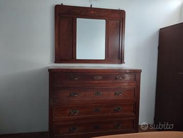 Mobile antico con specchio