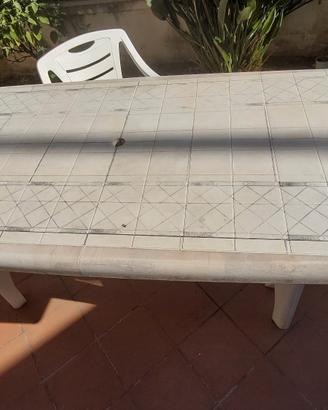 tavolo per giardino 