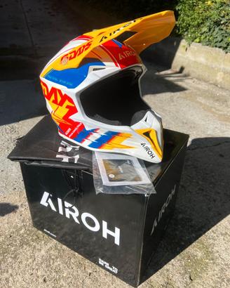 Casco AIROH WRAAAP 6DAYS