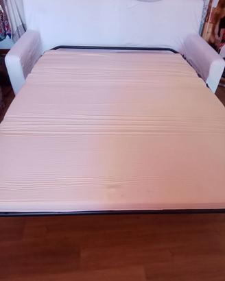 Ampio divano letto