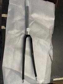 Forcella carbonio corsa