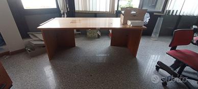 Scrivania in legno
